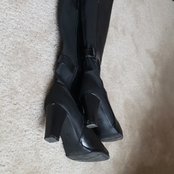 Boots - Picture 3 of 4